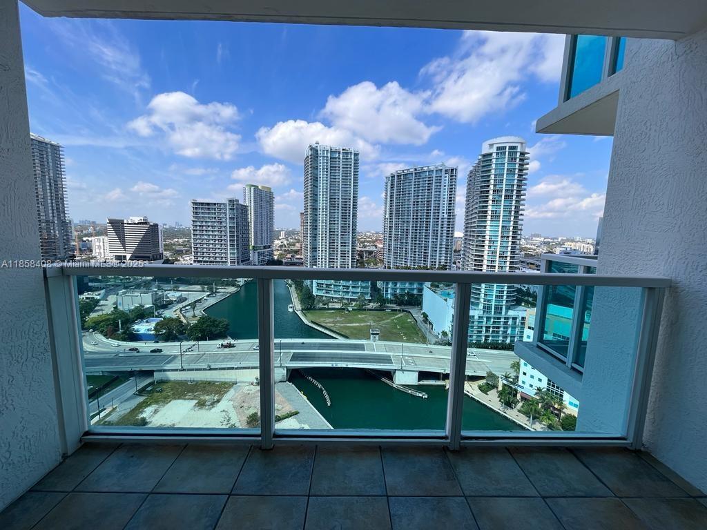 BRICKELL ON THE RIVER N T - Residential