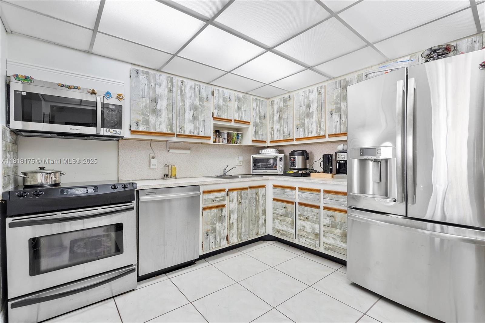 SAILBOAT CAY CONDO - Residential