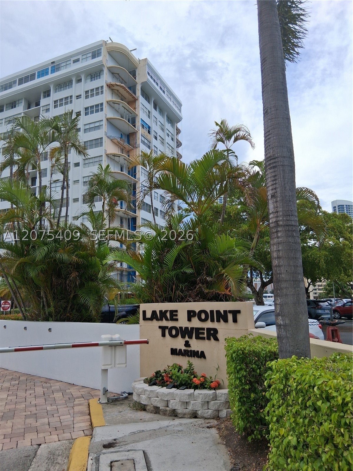 100 Golden Isles Dr 206