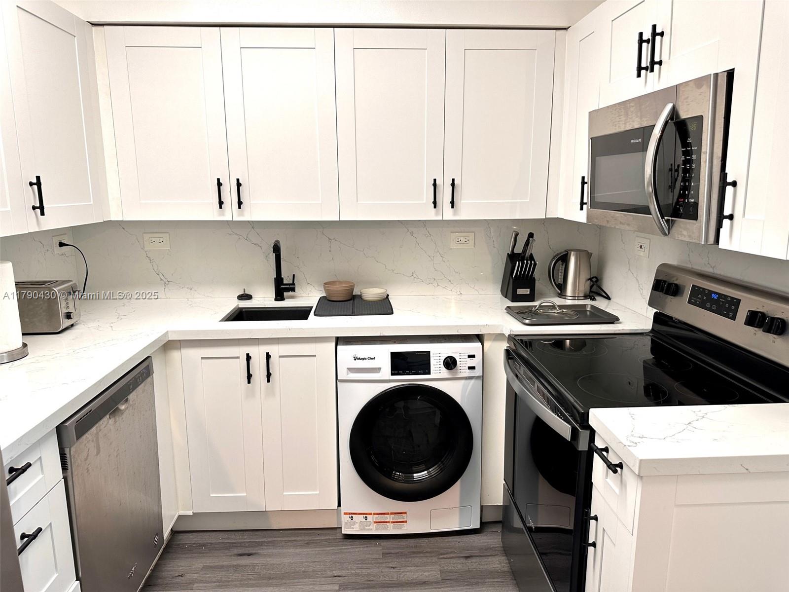 FLAMINGO SOUTH BEACH I CO - Residential Lease