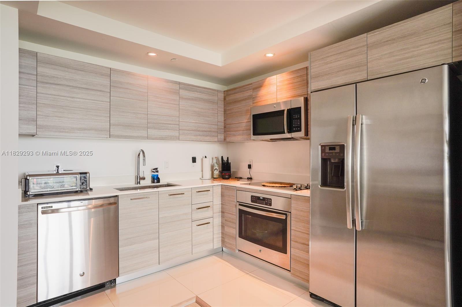 121 NE 34th St 2711