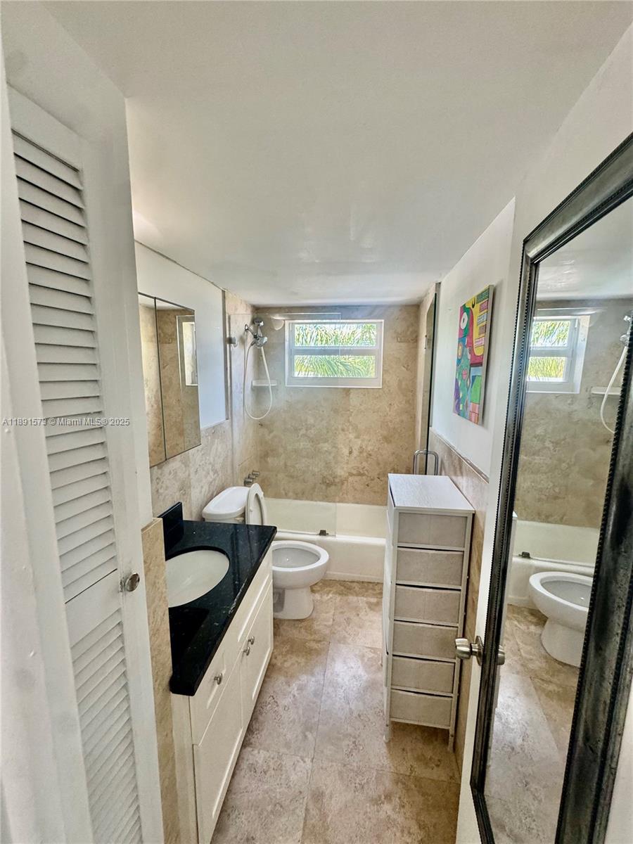 COLLINS VIEW CONDO - Residential Lease