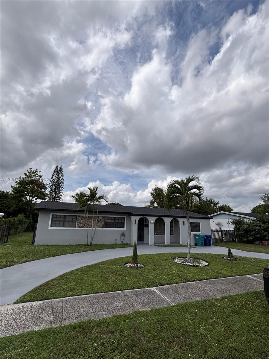 SCOTT LAKE MANOR SEC 8 - Residential Lease