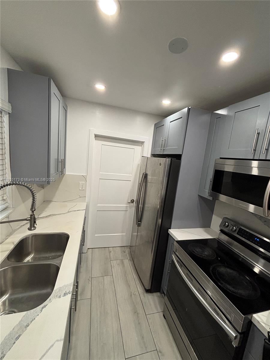 SCOTT LAKE MANOR SEC 8 - Residential Lease