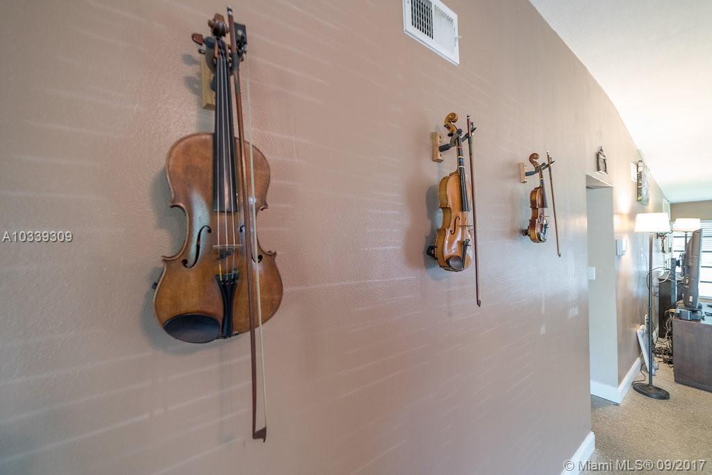 HOLIDAY HOUSE SEC 1 - Residential