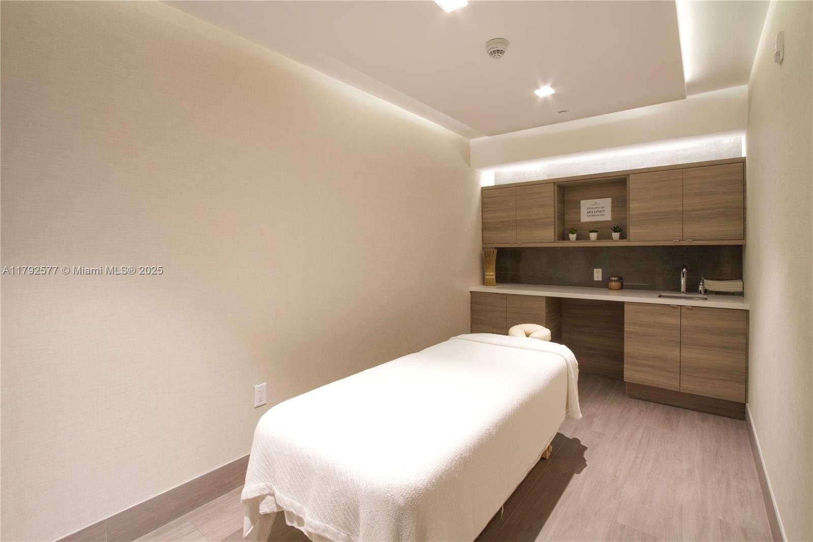 MARINA PALMS RESIDENCES N - Residential