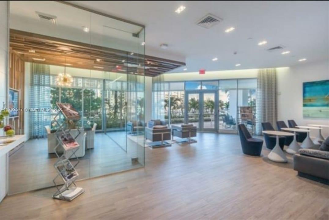 MARINA PALMS RESIDENCES N - Residential