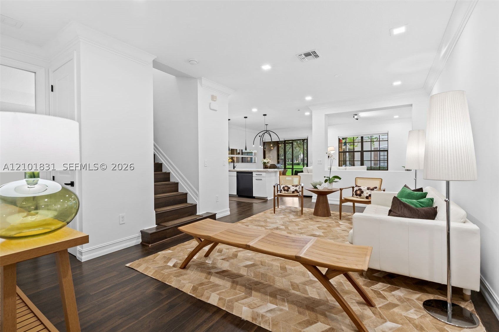 124 W Riverwalk Cir W CIR