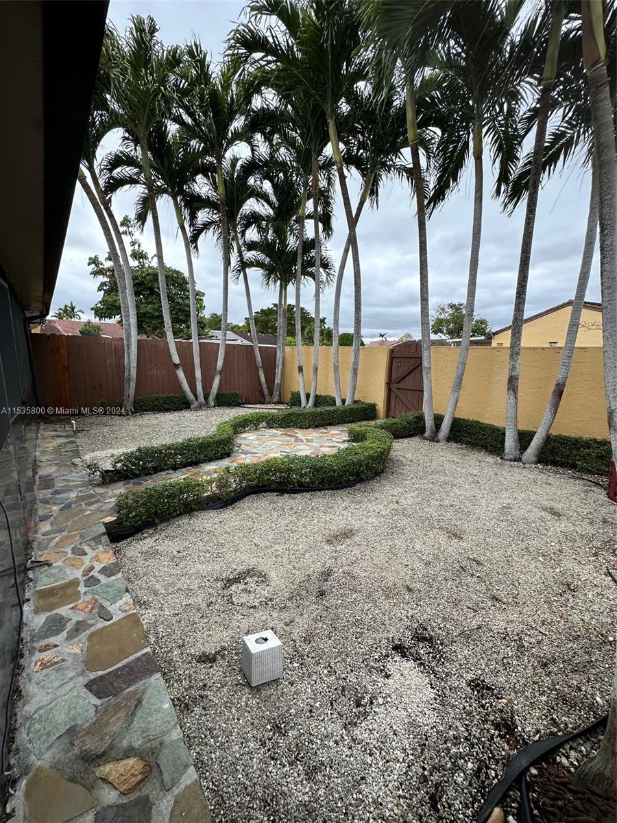 KENDALE LAKES WEST TOWNHO - Residential Lease