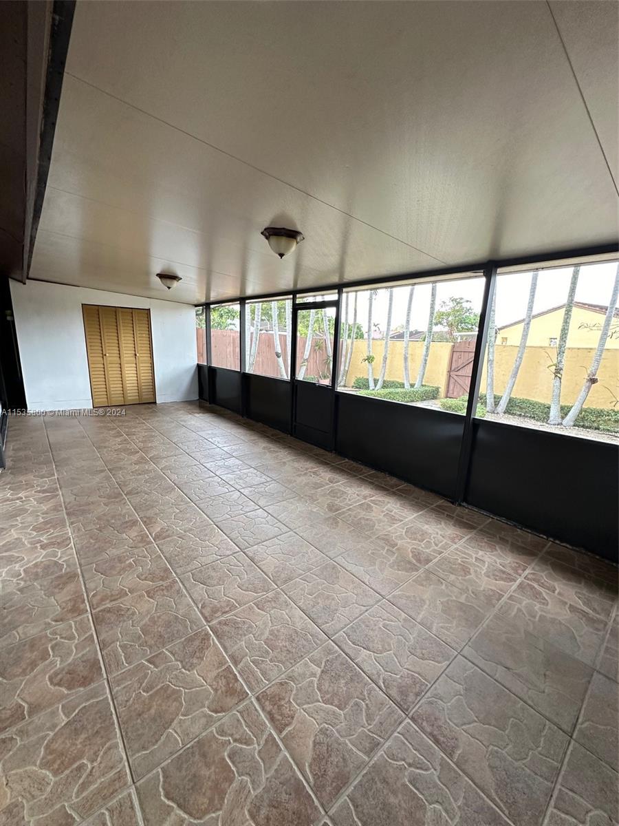 KENDALE LAKES WEST TOWNHO - Residential Lease