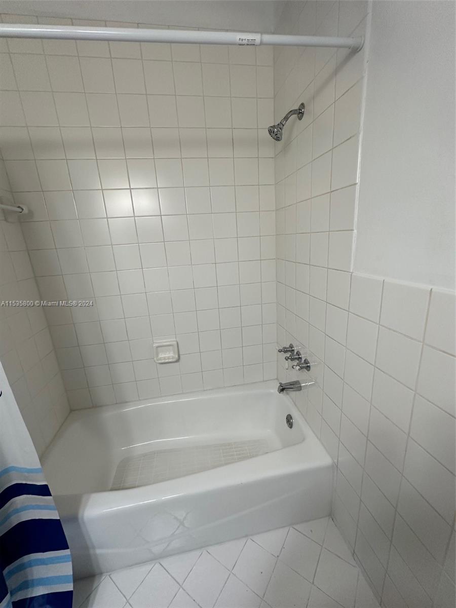 KENDALE LAKES WEST TOWNHO - Residential Lease