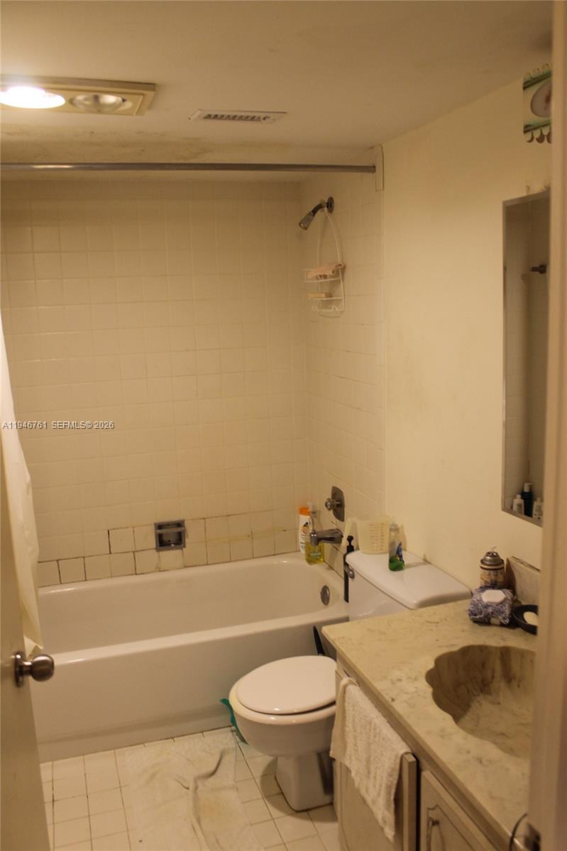 23277 N Barwood Ln N 205