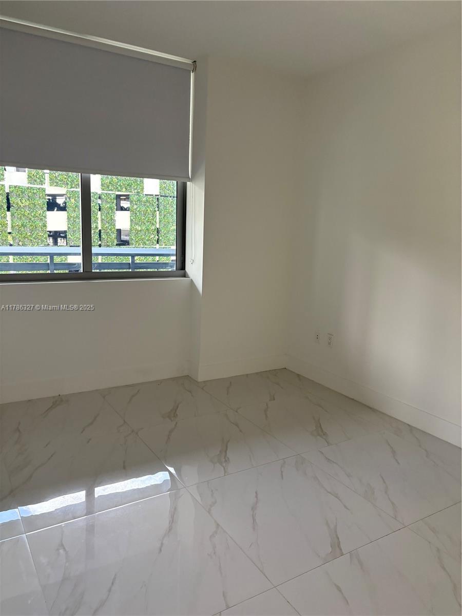 16385 Biscayne Blvd 504