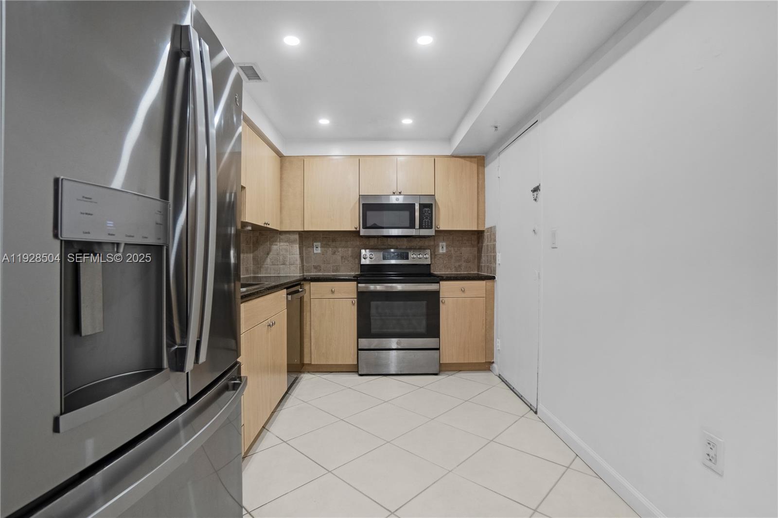 ISLAND POINTE CONDO - Residential Lease