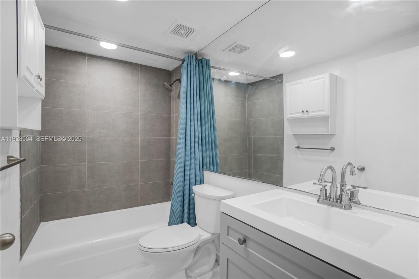 ISLAND POINTE CONDO - Residential Lease