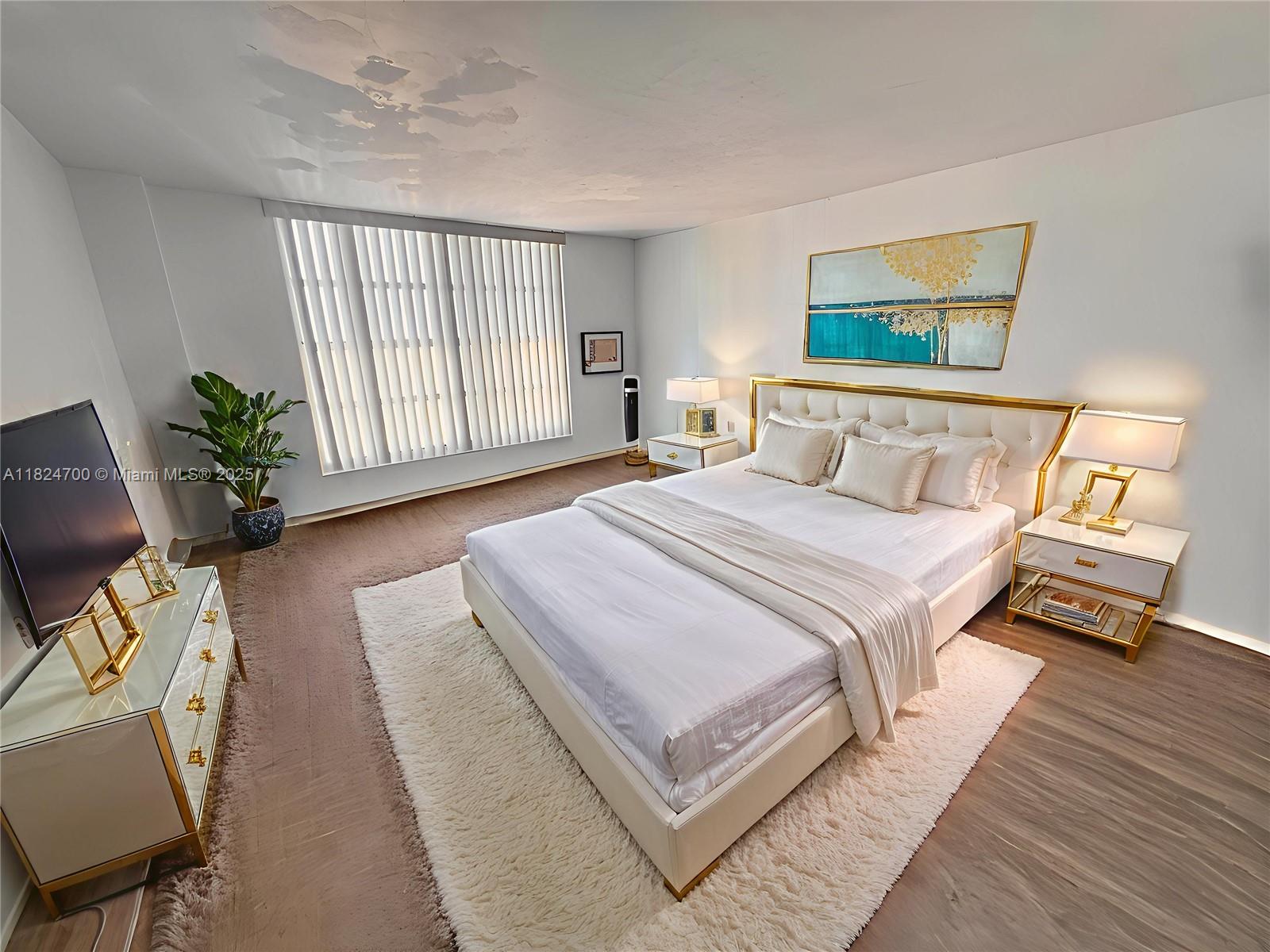 COMMODORE PLAZA CONDO - Residential