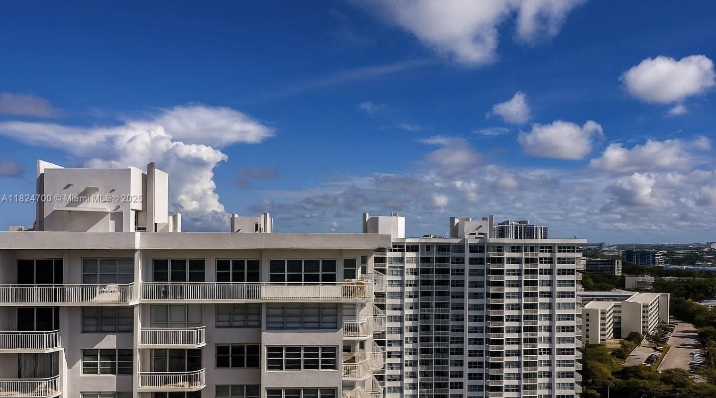 COMMODORE PLAZA CONDO - Residential