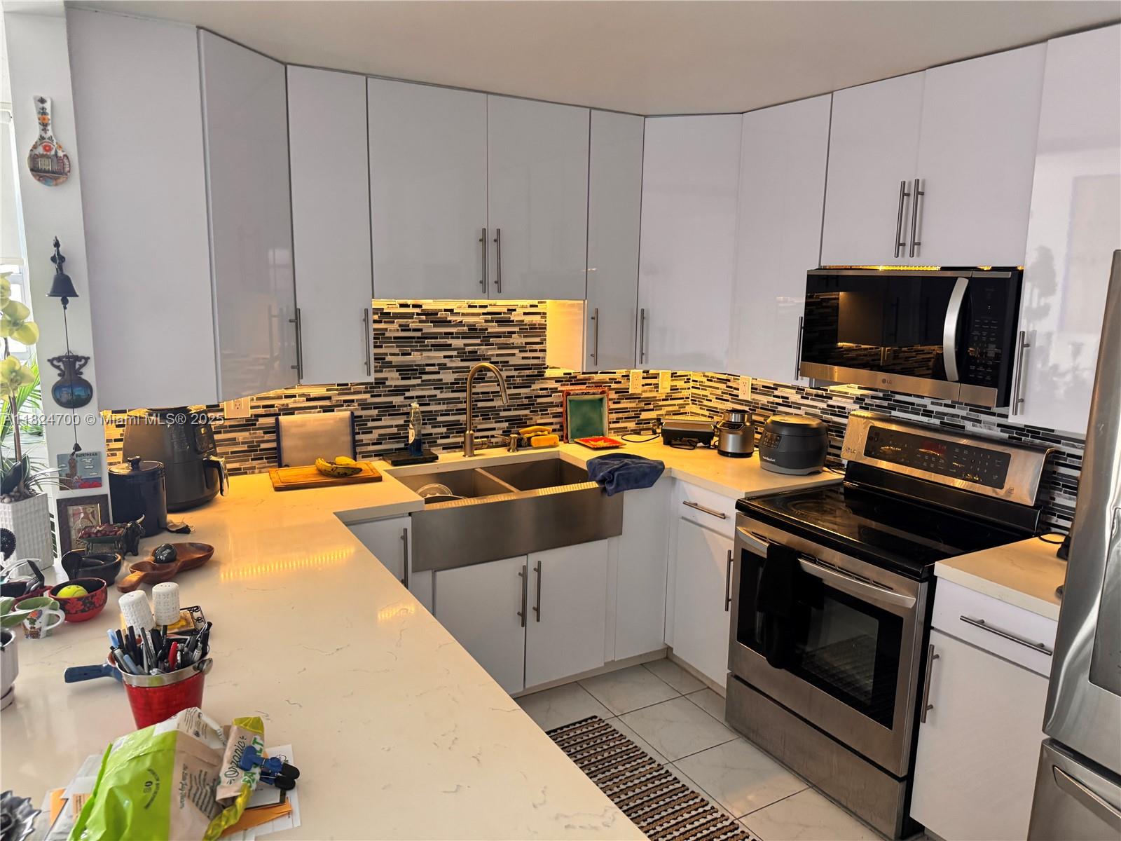 COMMODORE PLAZA CONDO - Residential