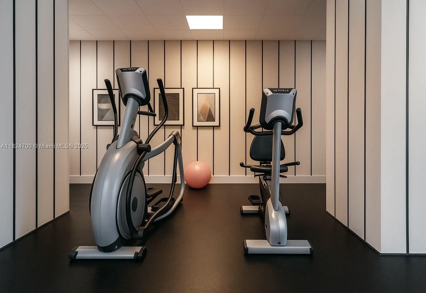 COMMODORE PLAZA CONDO - Residential