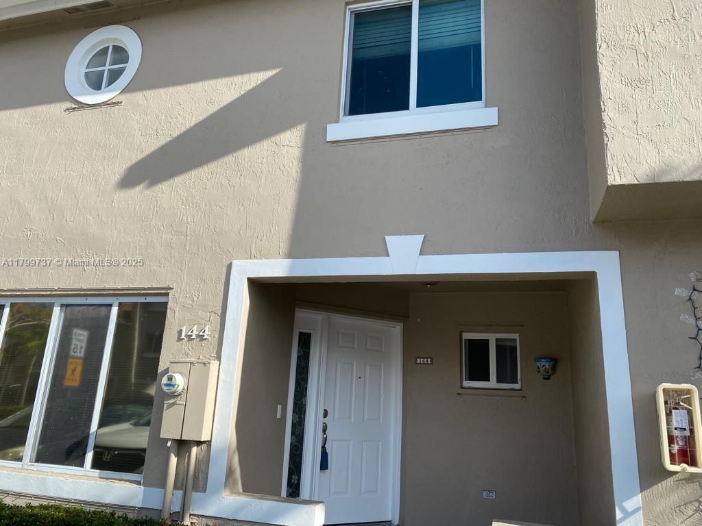 144 Riviera Cir, Weston, Broward County, Florida - 3 Bedrooms  
3 Bathrooms - 