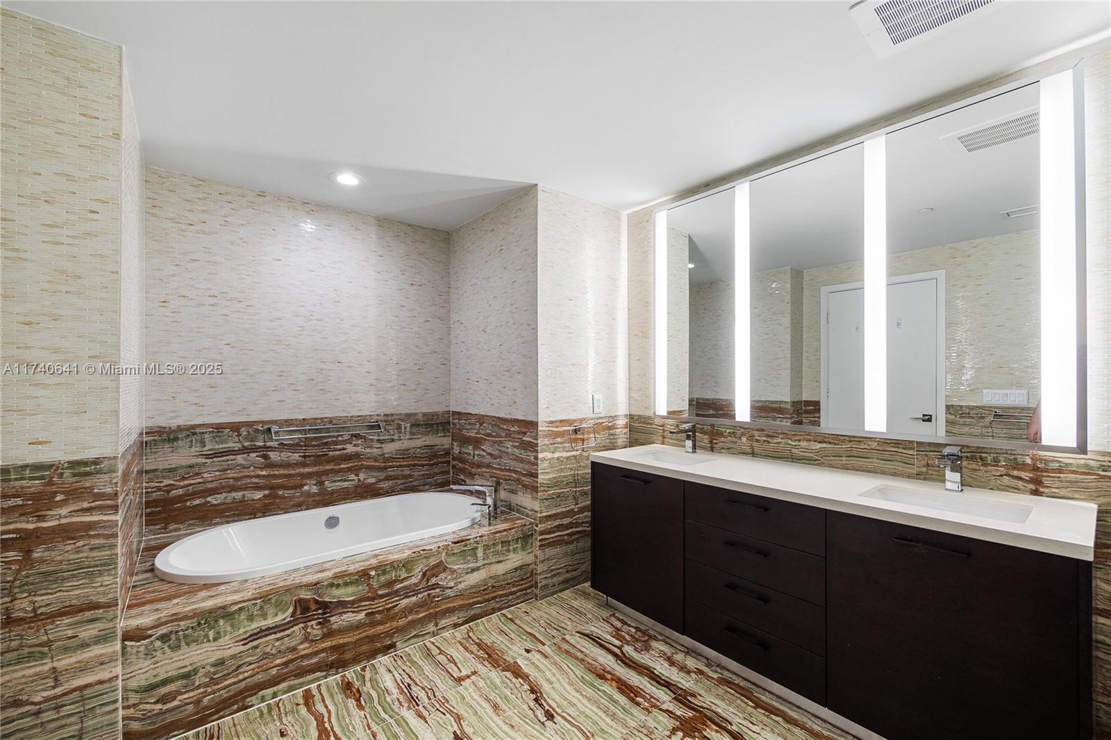 ONE OCEAN CONDO - Residential