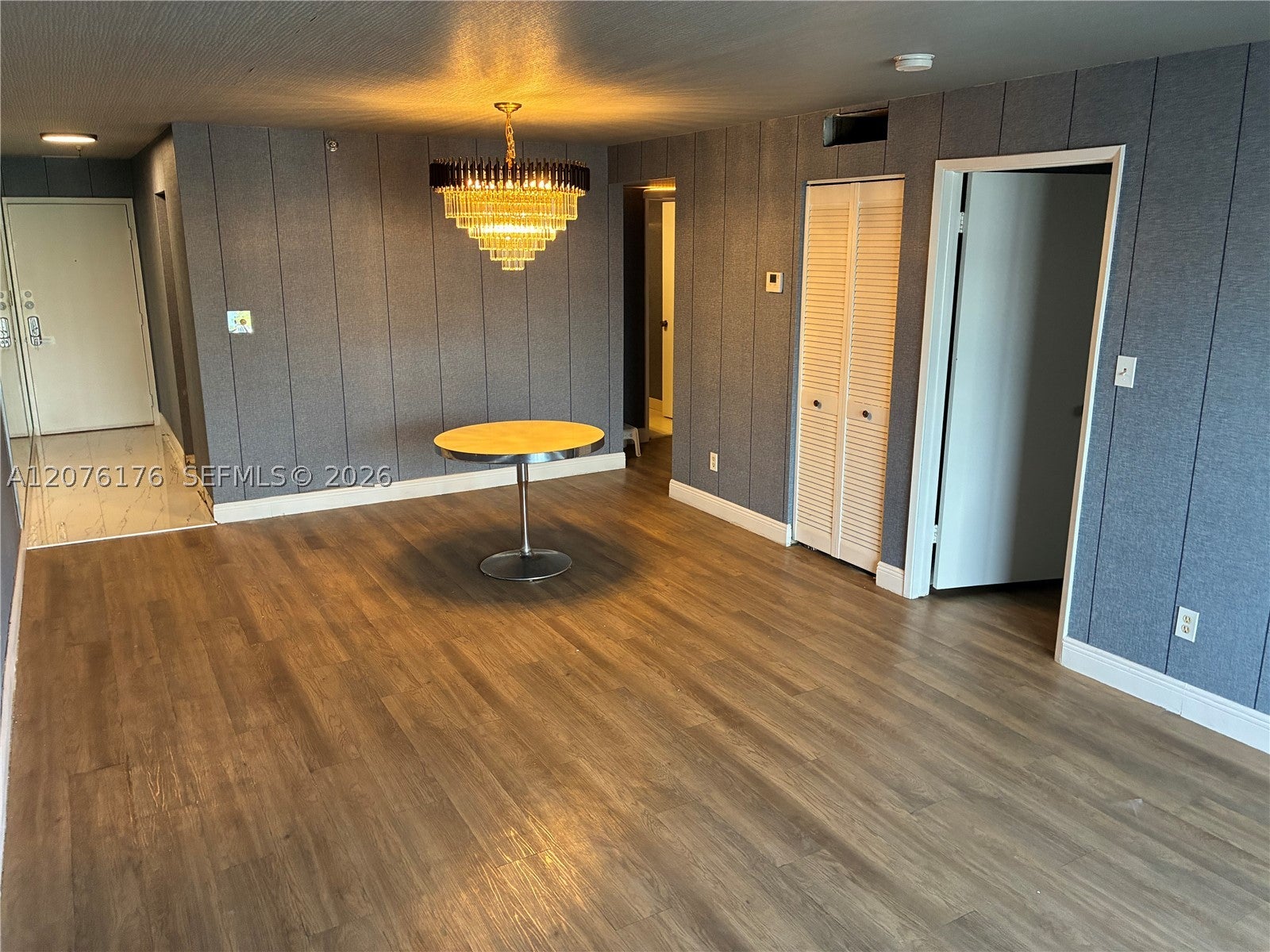 4301 Collins Ave 402