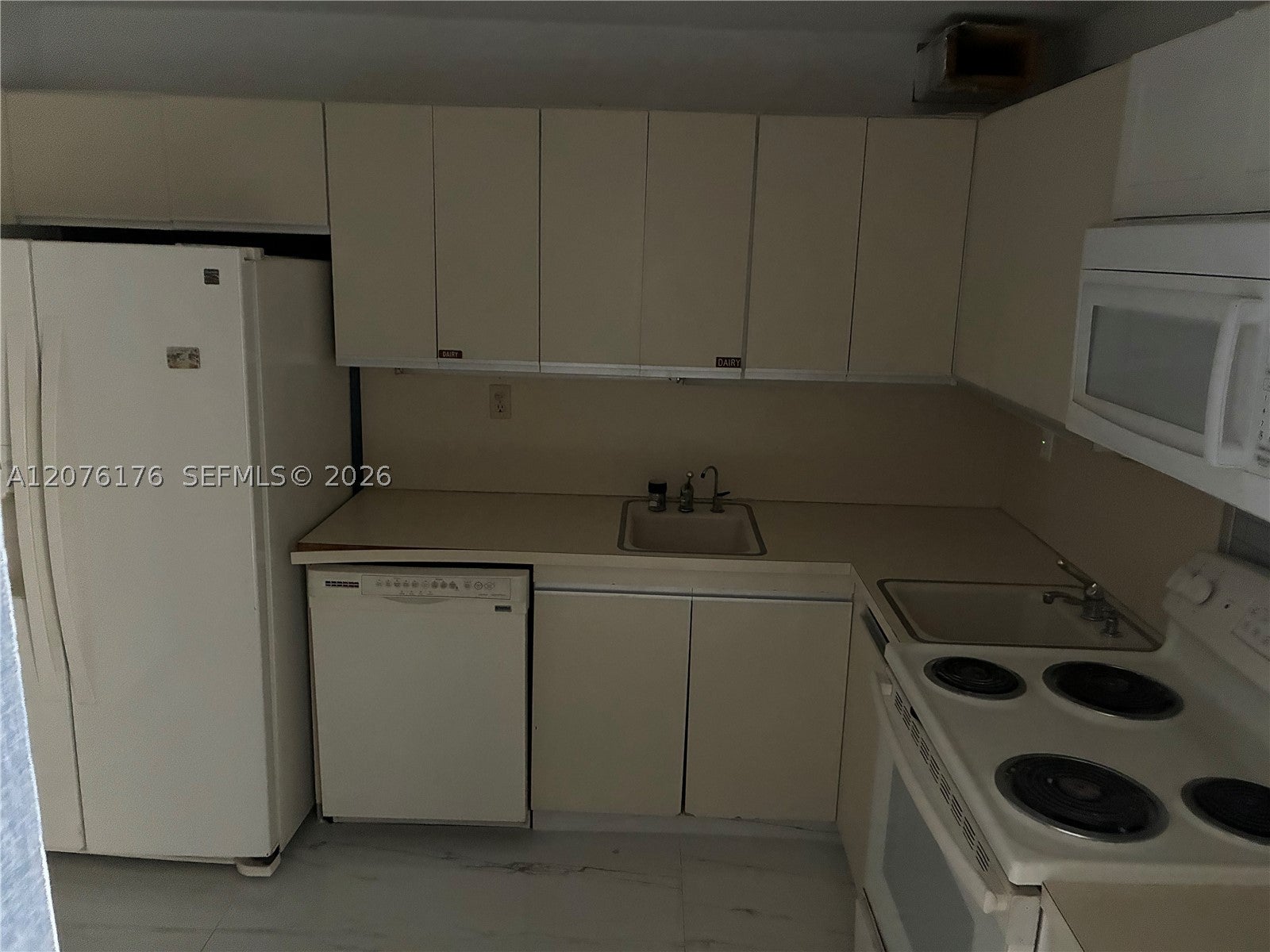 4301 Collins Ave 402