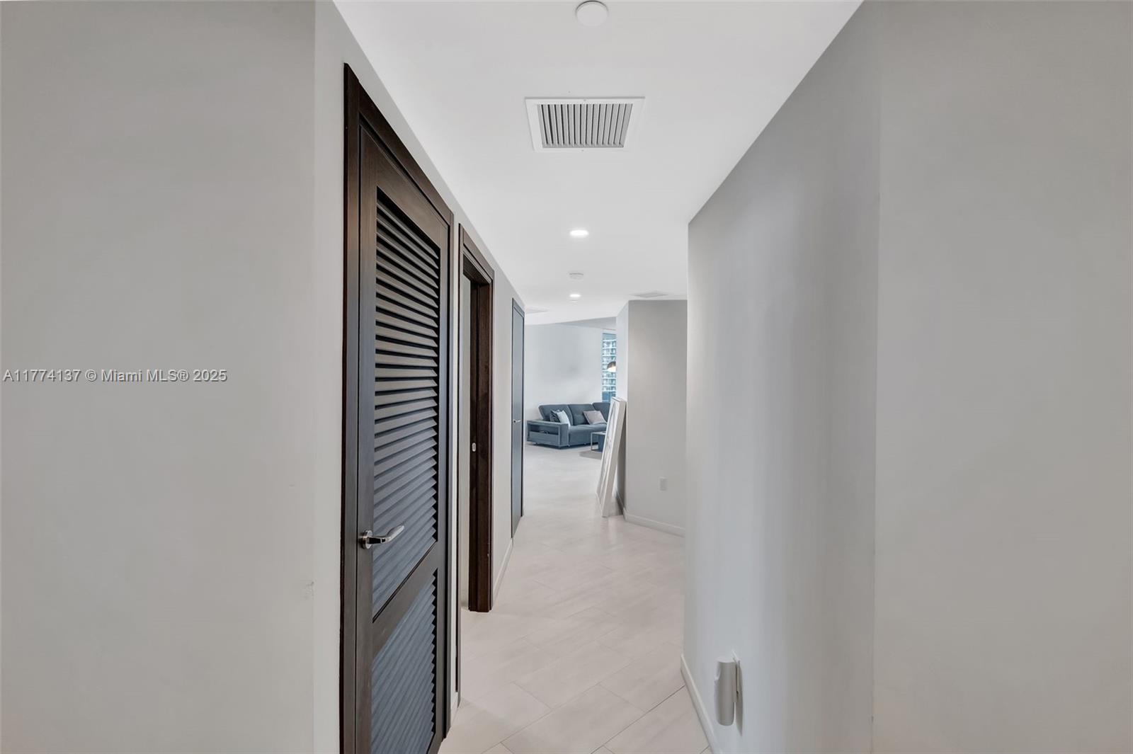 1000 Brickell Plz 2812