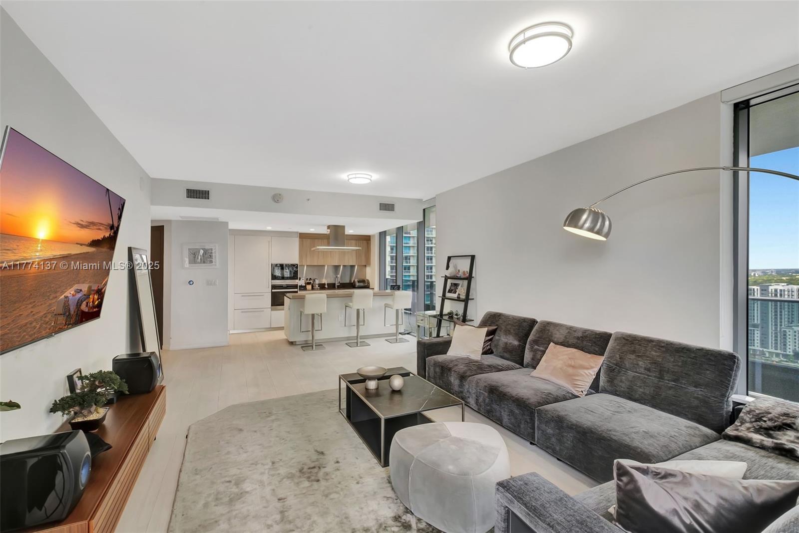 1000 Brickell Plz 2812