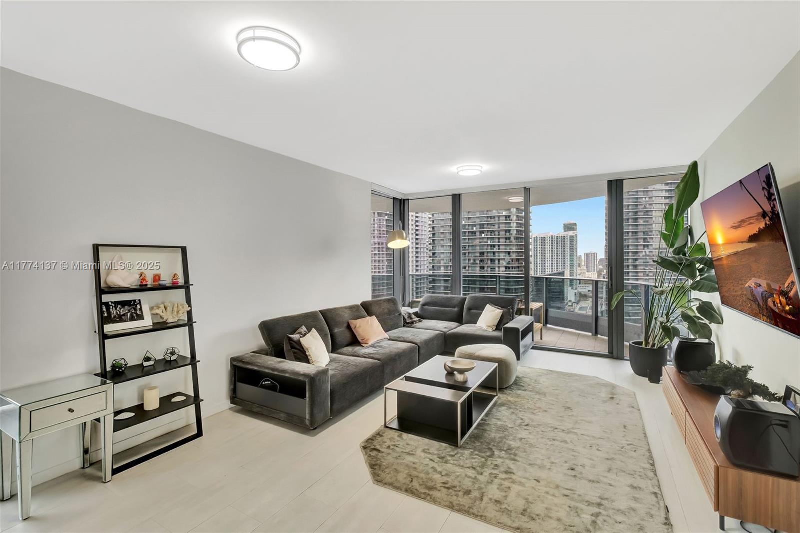1000 Brickell Plz 2812