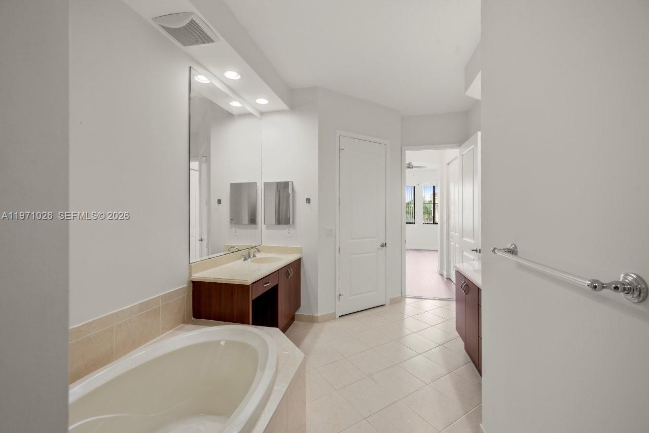 VILLA BIARRITZ CONDO - Residential