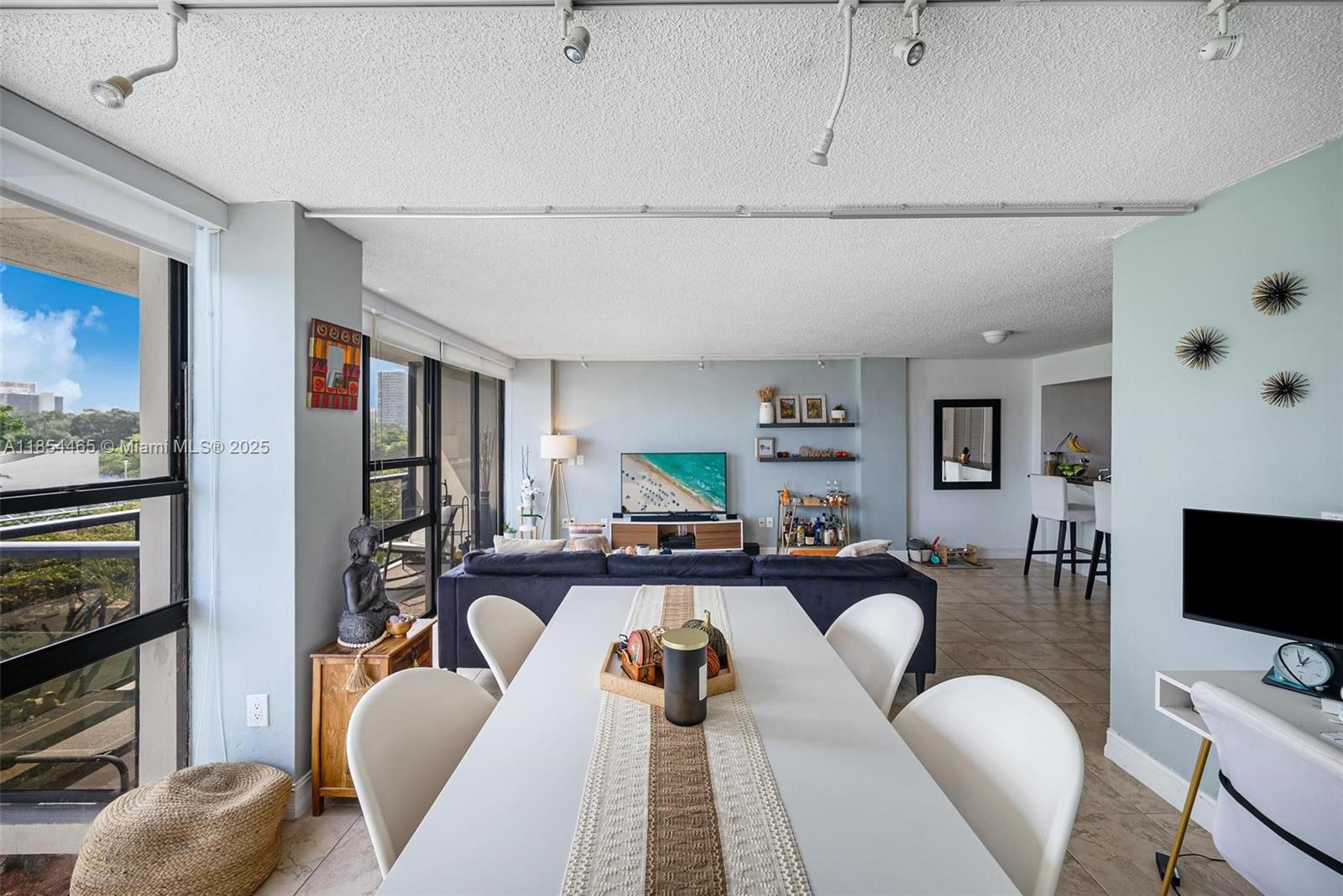 600 NE 36 St 311
