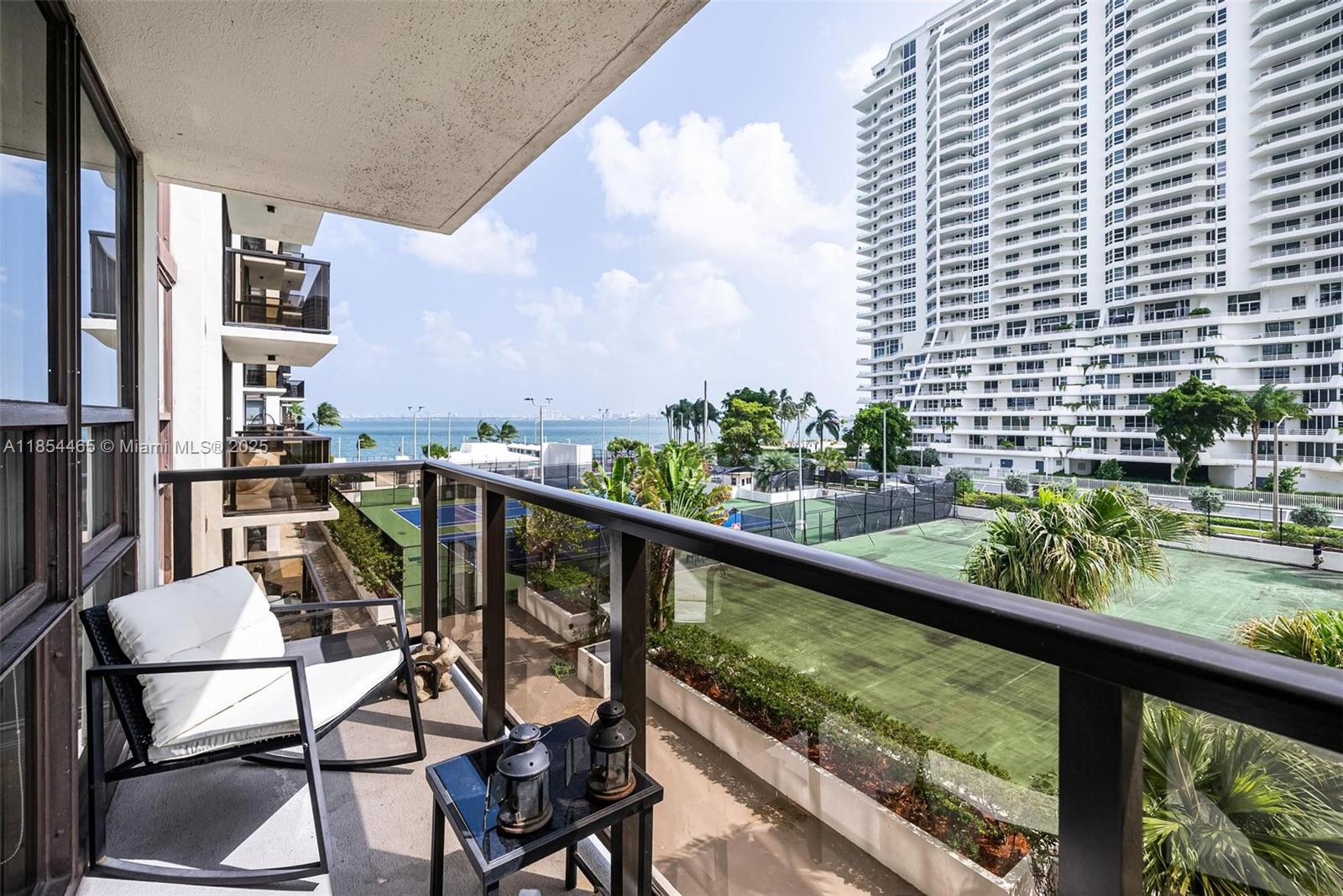 600 NE 36 St 311