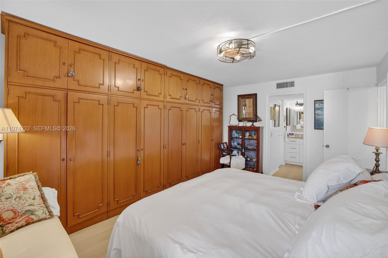 RIVER REACH CONDOMINIUM V - Residential