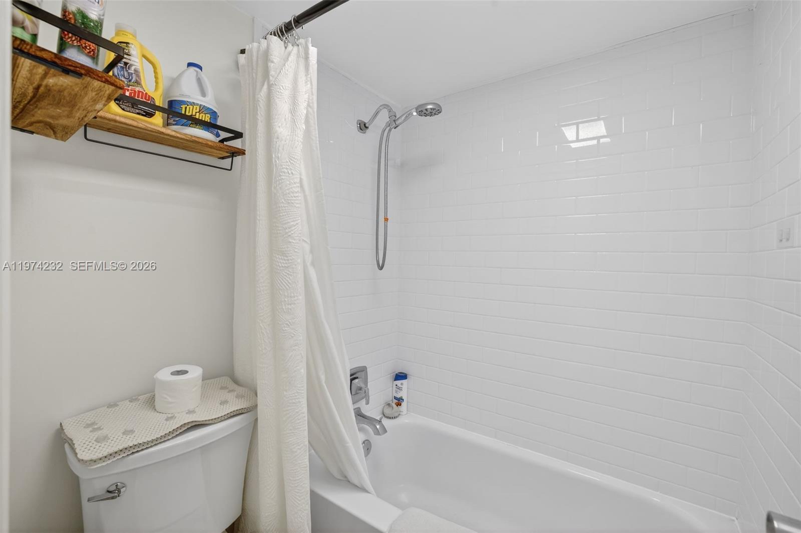 RIVER REACH CONDOMINIUM V - Residential