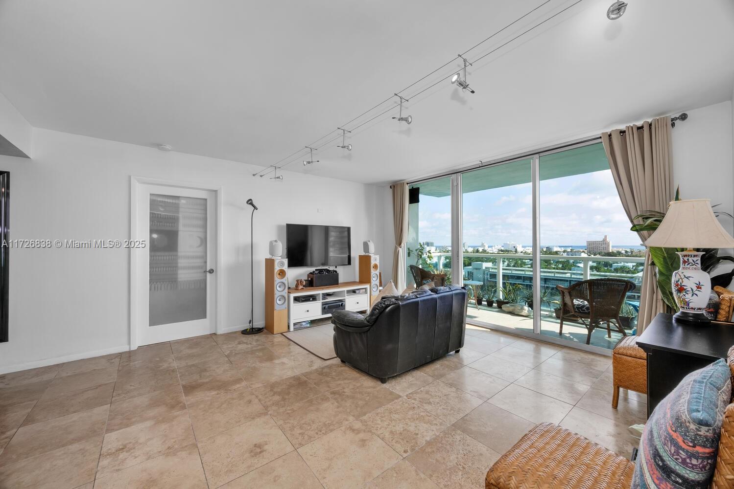 650 West Ave 1208