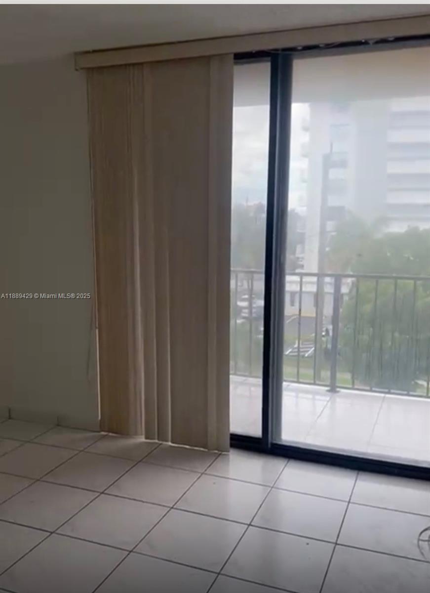 WINDWOOD CONDO - Residential