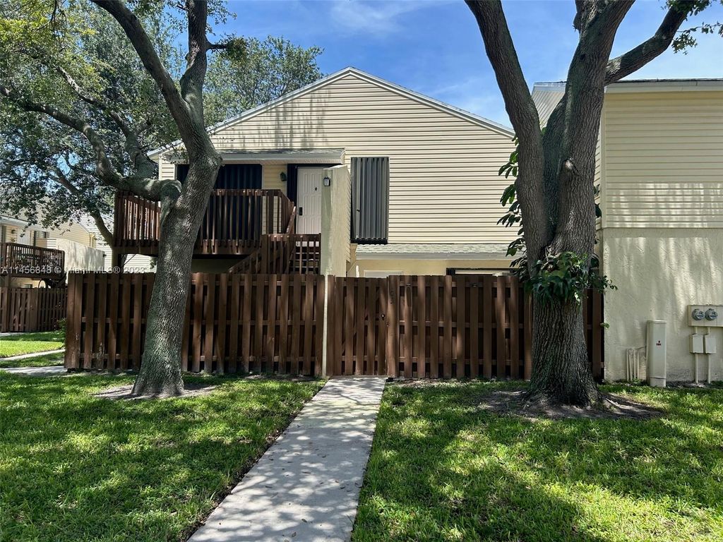 Photo of 645 Executive Center Dr #R107, West Palm Beach, FL 33401 (MLS # A11456848)