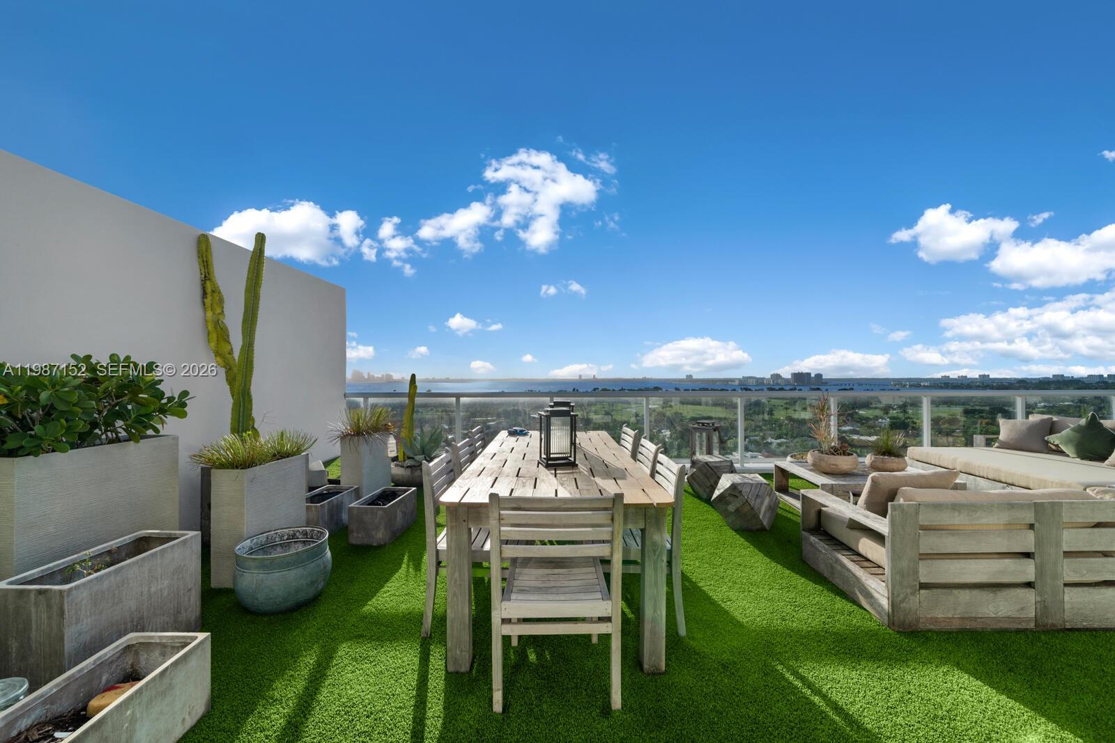 5600 CONDO - Residential