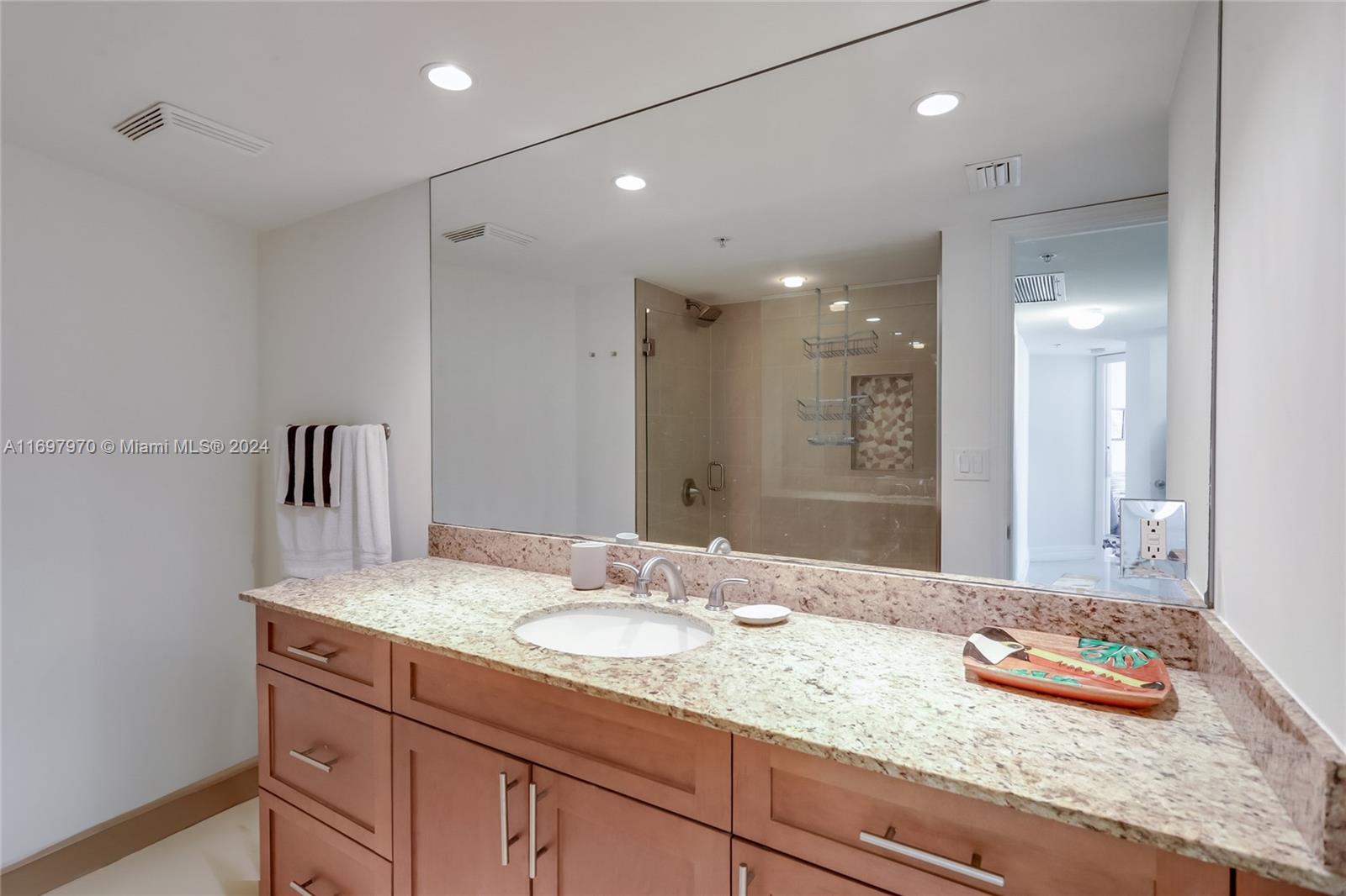 TIARA CONDO - Residential