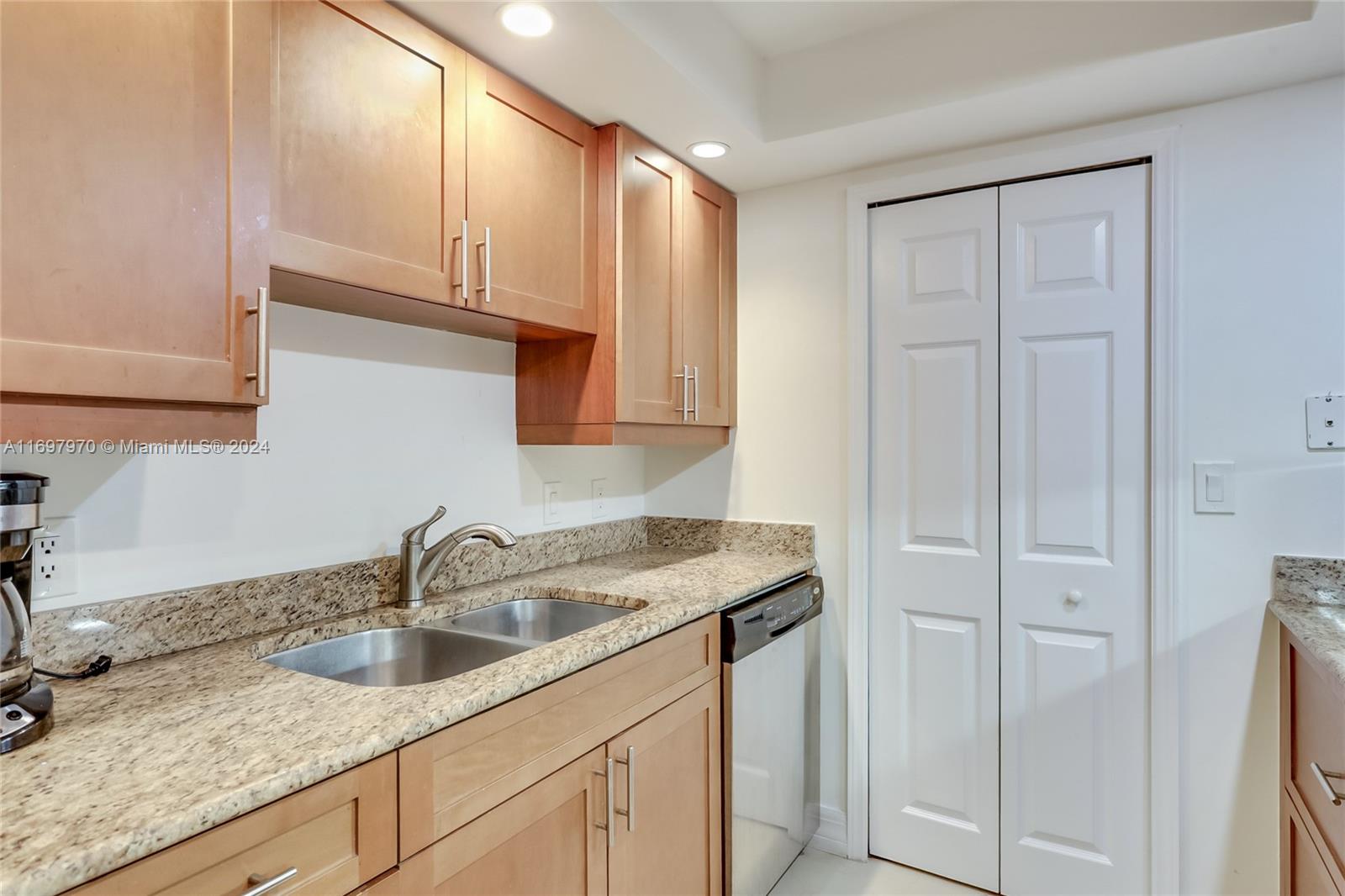TIARA CONDO - Residential