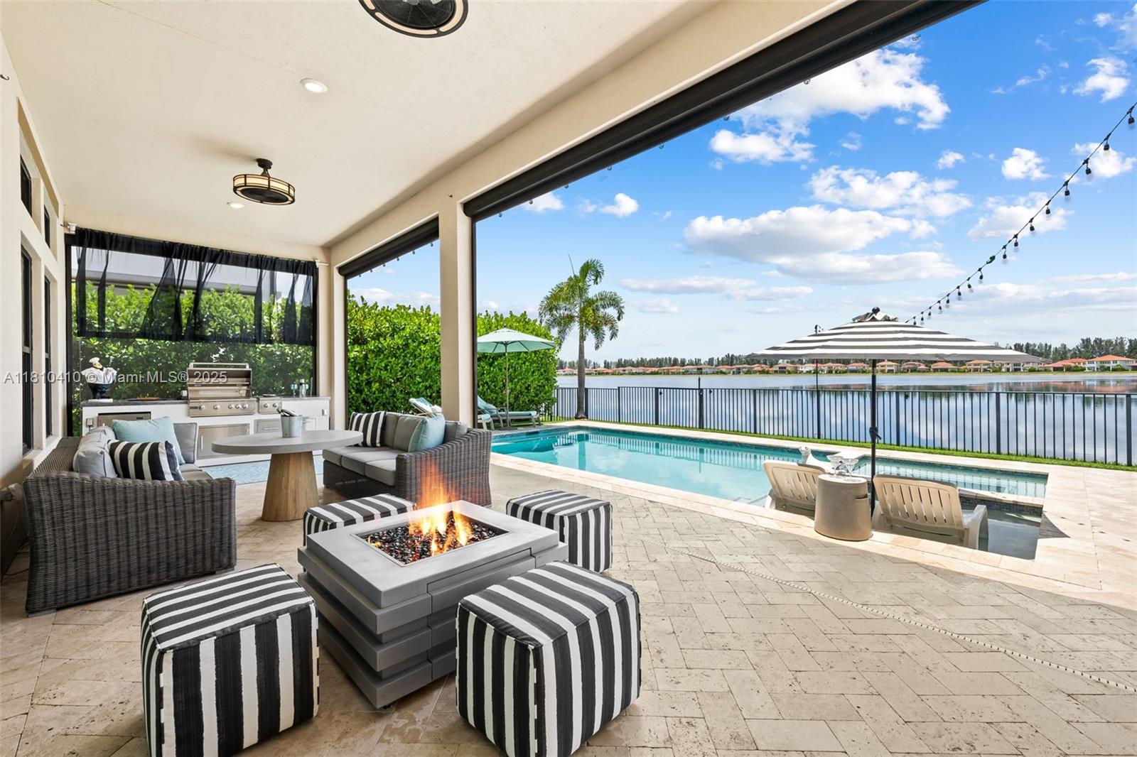 9225 Parkland Bay Dr