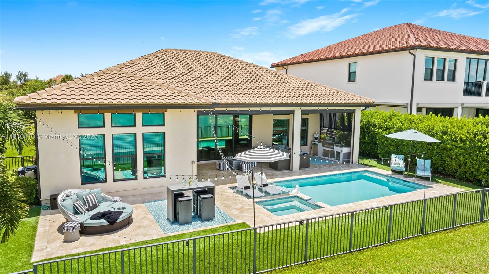 9225 Parkland Bay Dr