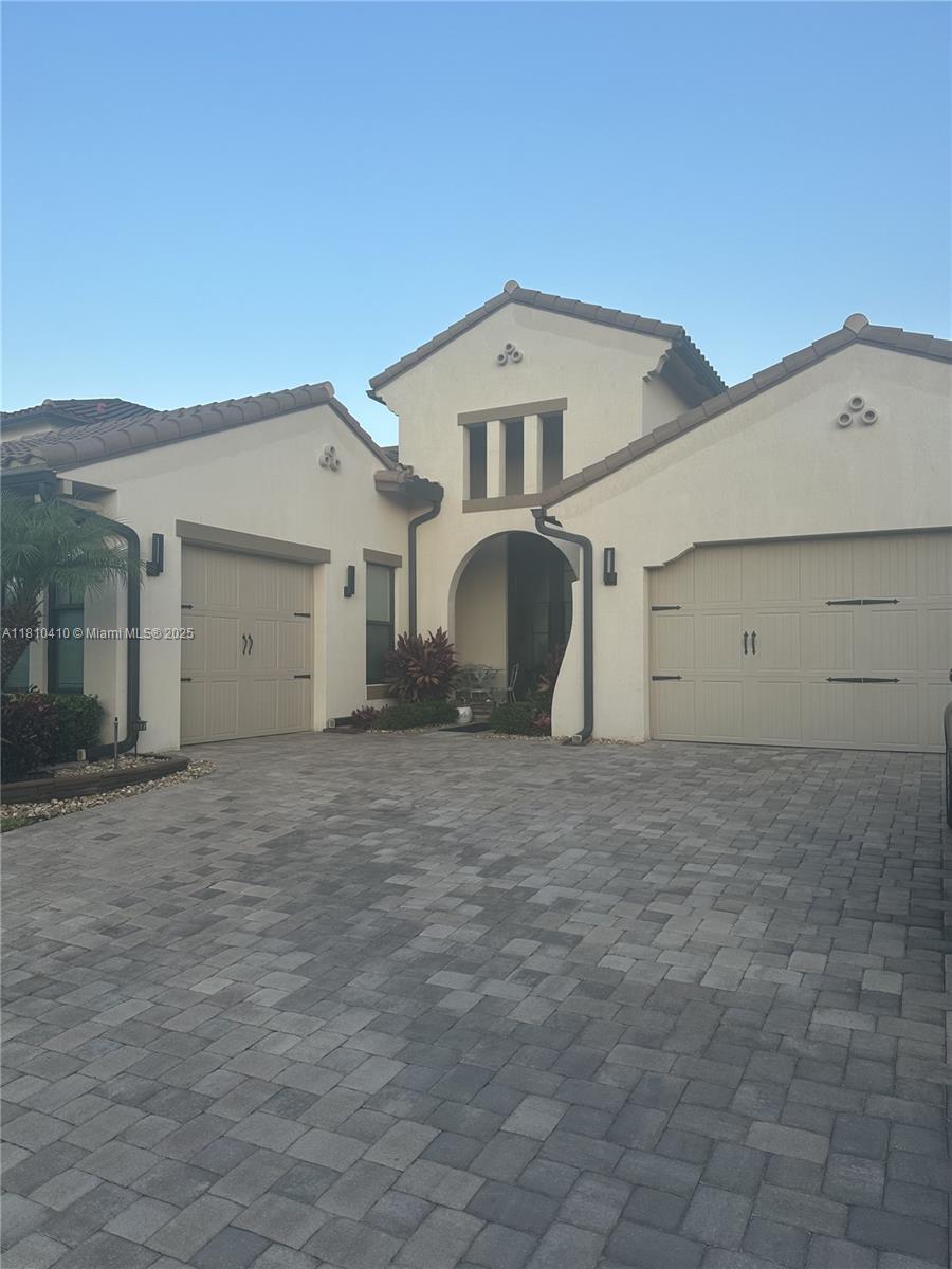 9225 Parkland Bay Dr