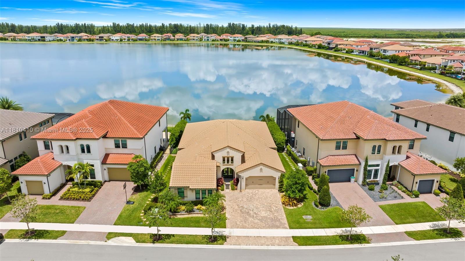9225 Parkland Bay Dr