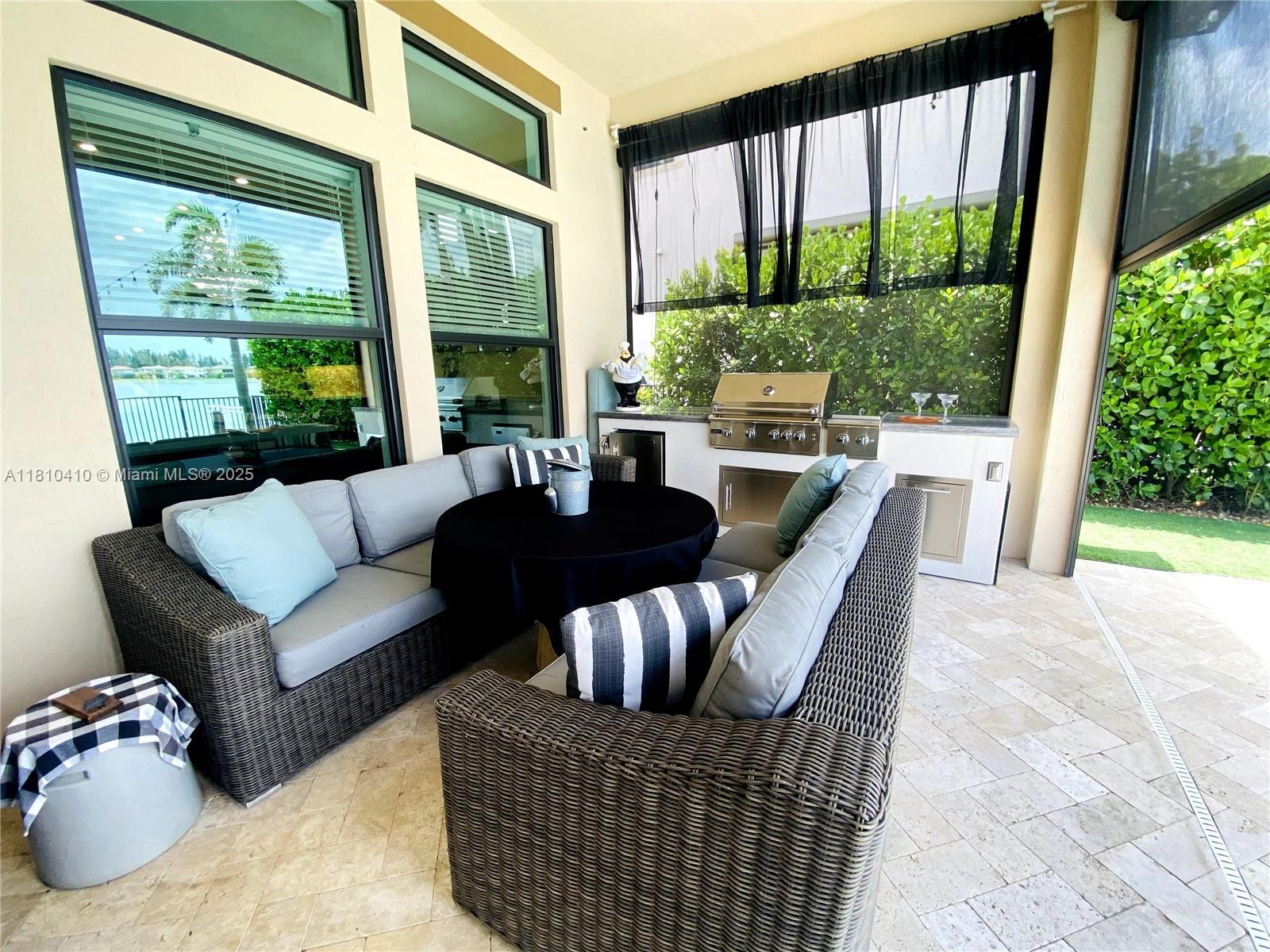 9225 Parkland Bay Dr