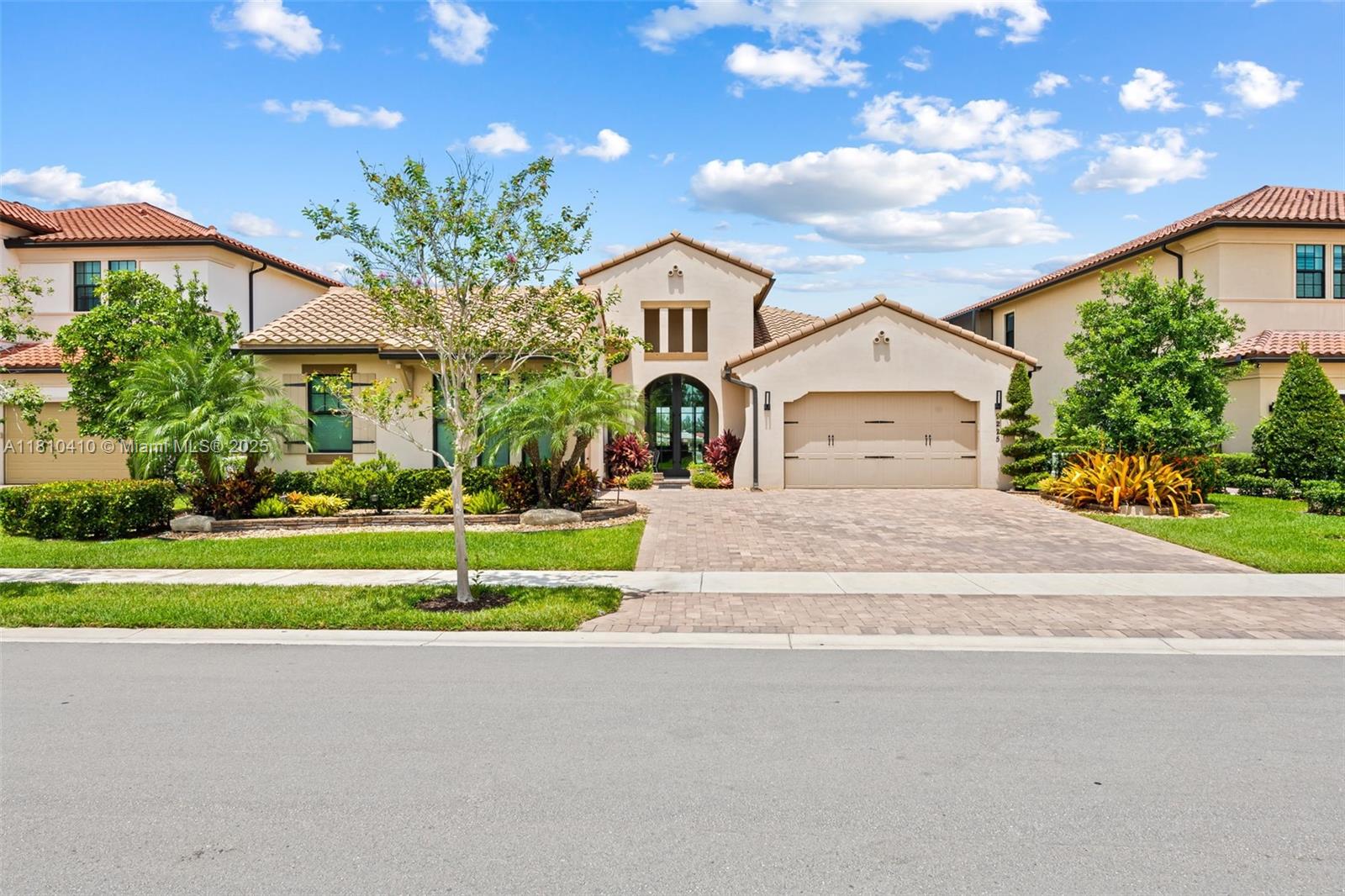 9225 Parkland Bay Dr