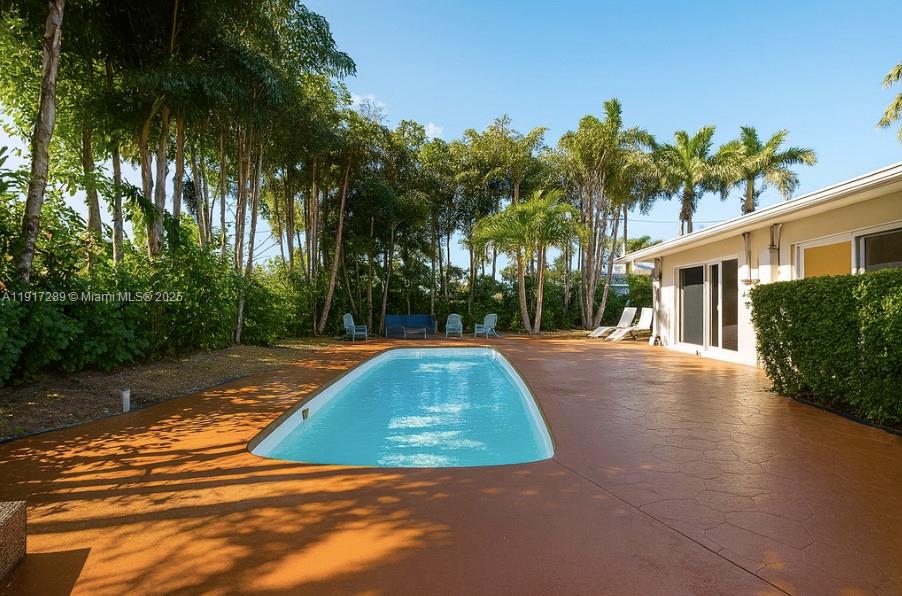 DANIA COUNTRY CLUB ESTATE - Residential Income