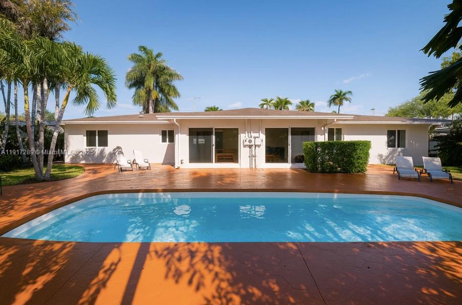 DANIA COUNTRY CLUB ESTATE - Residential Income