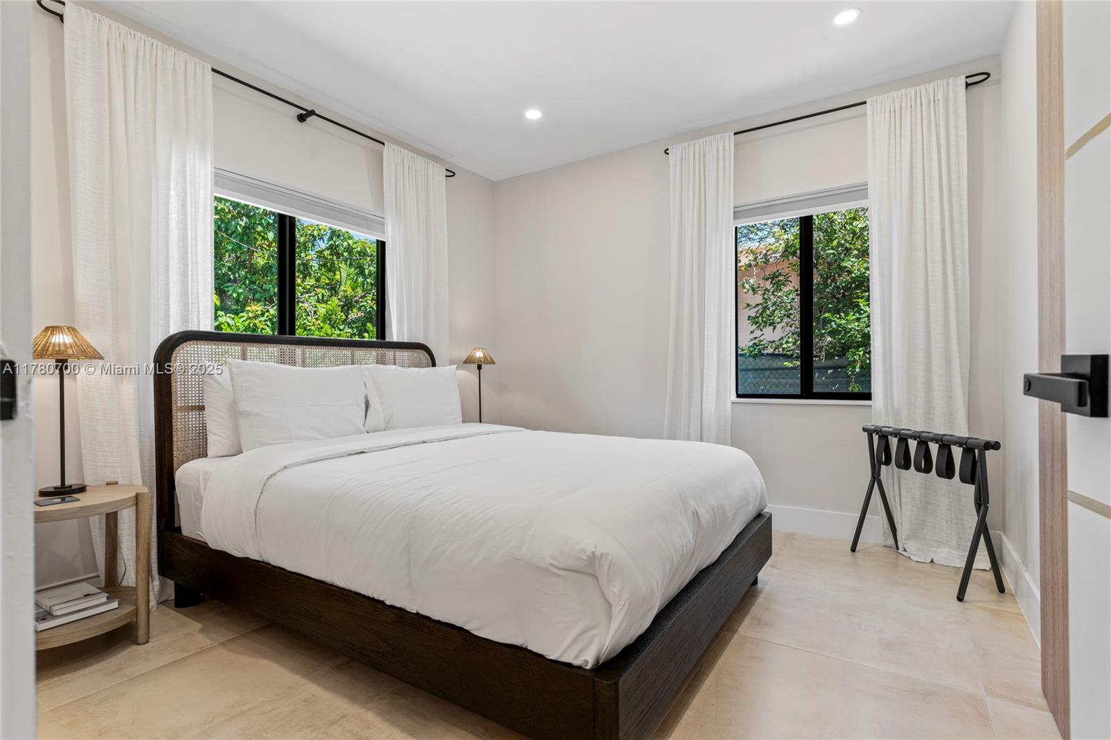 BRENTWOOD REV PL - Residential Lease